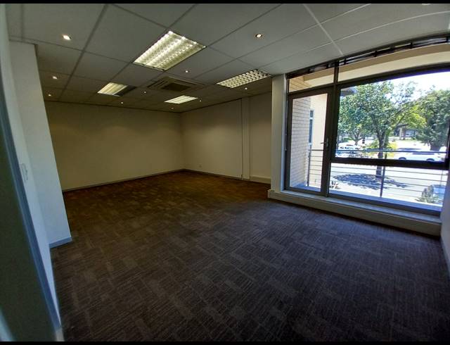 701M² OFFICE TO LET IN BRYANSTON